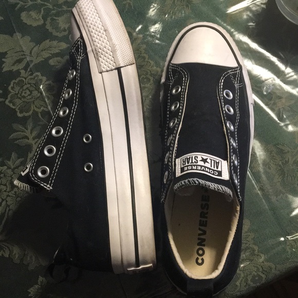 Black converse - Picture 2 of 3